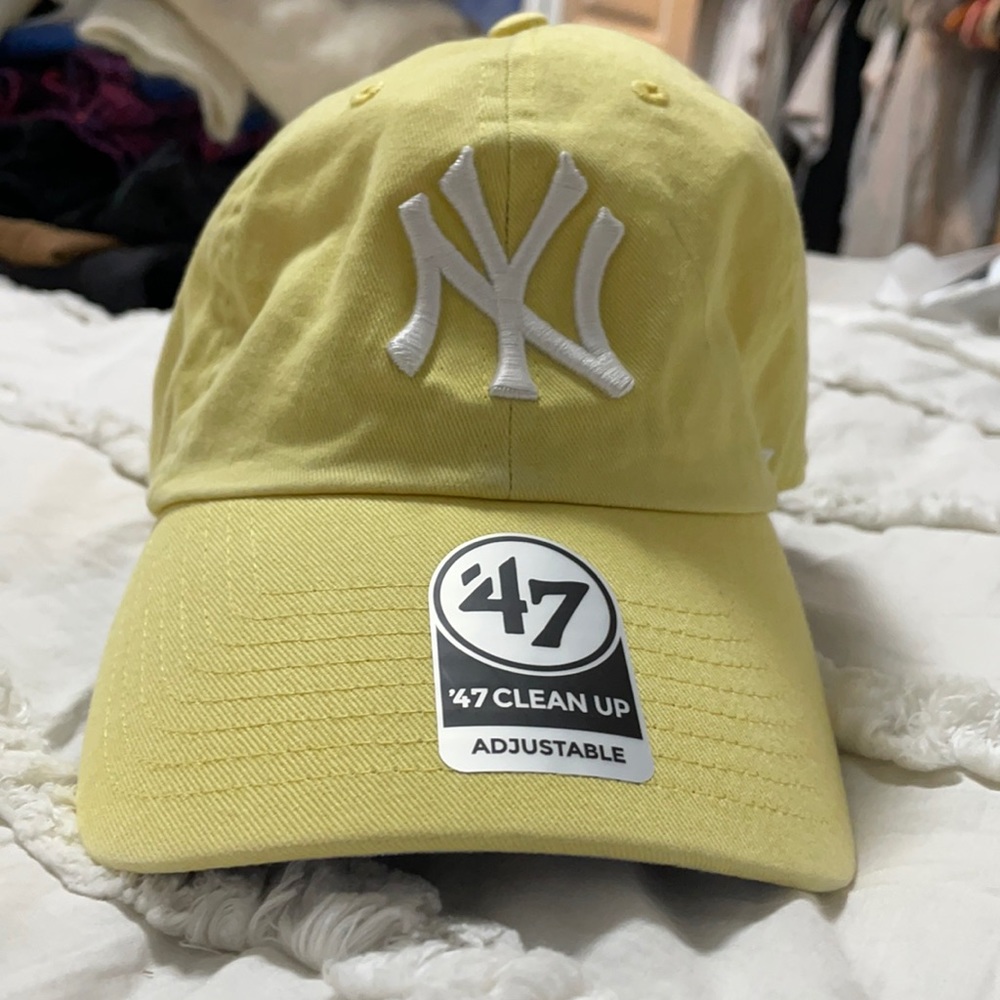 NWT New York Yankees 47’ Clean Up Adjustable Cap in Yellow